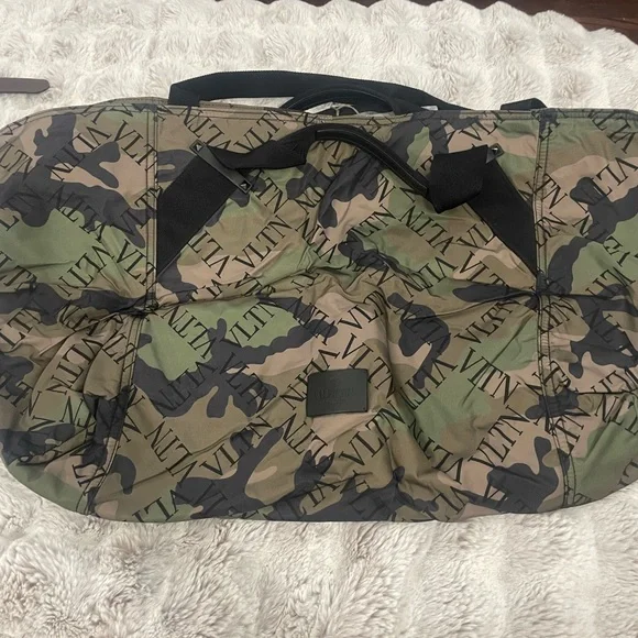 Valentino Garavani VLTN Camouflage-print Holdall Bag - Picture 11 of 12